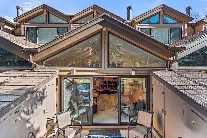 Townhome Core Of Aspen, Pool, 2 Blks To Gondola - Aspen, CO