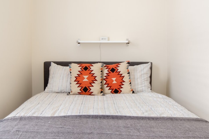 საძინებელი 1