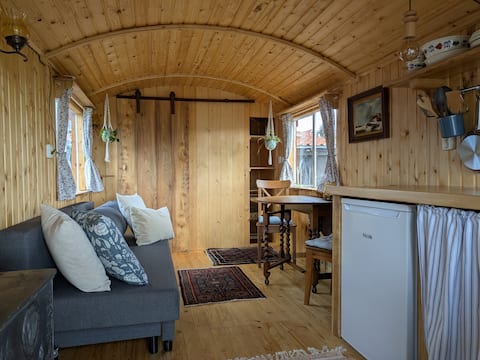 Popular Airbnb listing: Shepherd's hut "Het Schoehuis", close to the beach in Noord Holland