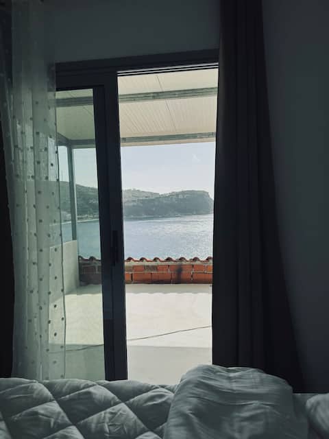 Top Airbnb: Nana’s Guest House- Δωμάτιο 2 in Himarë
