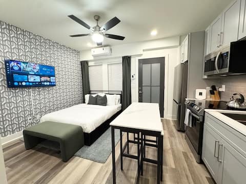 Top Airbnb: Walk to Pullman Yard & BeltLine | Modern Studio in Kirkwood
