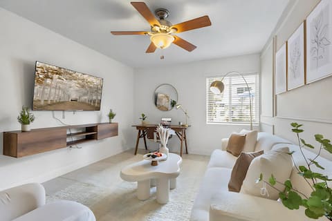 Top Airbnb: Modern King Suite Near Bayshore + Pool & Gym in Palma Ceia