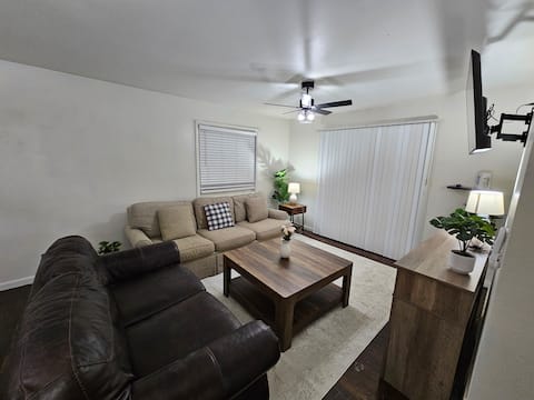 Popular Airbnb listing: EAV Private Hot Tub Retreat 4 Reclining King Beds in Gresham Park