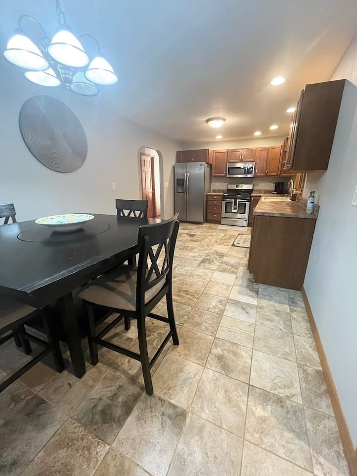 Cozy, Charming 2 Bdrm, 2 Full Bath, 2-car Garage - Champaign, IL