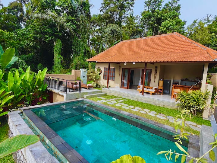 Peaceful 1br Villa With Scenic Valley View In Ubud - Ubud