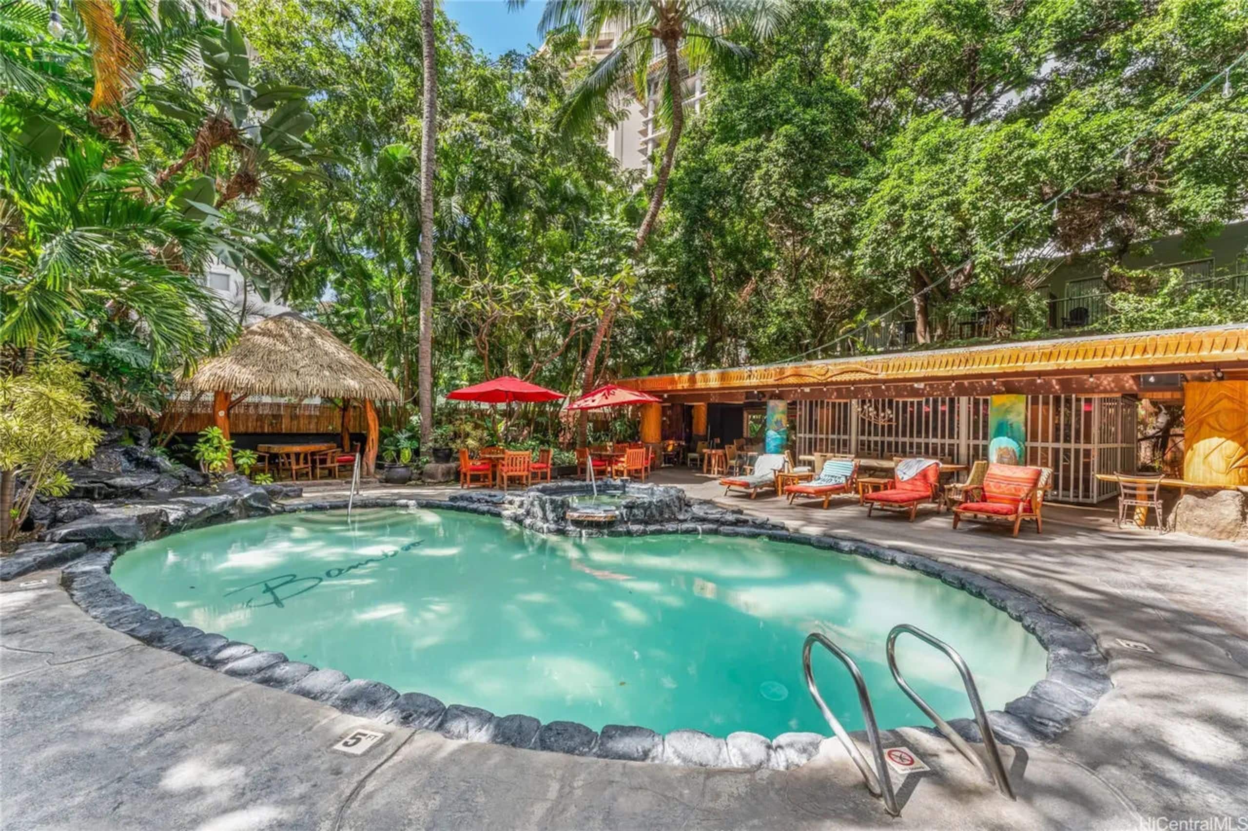 Hotel in Honolulu · ★4.96 · 1 bedroom · 2 beds · 1 private bath - Image 7