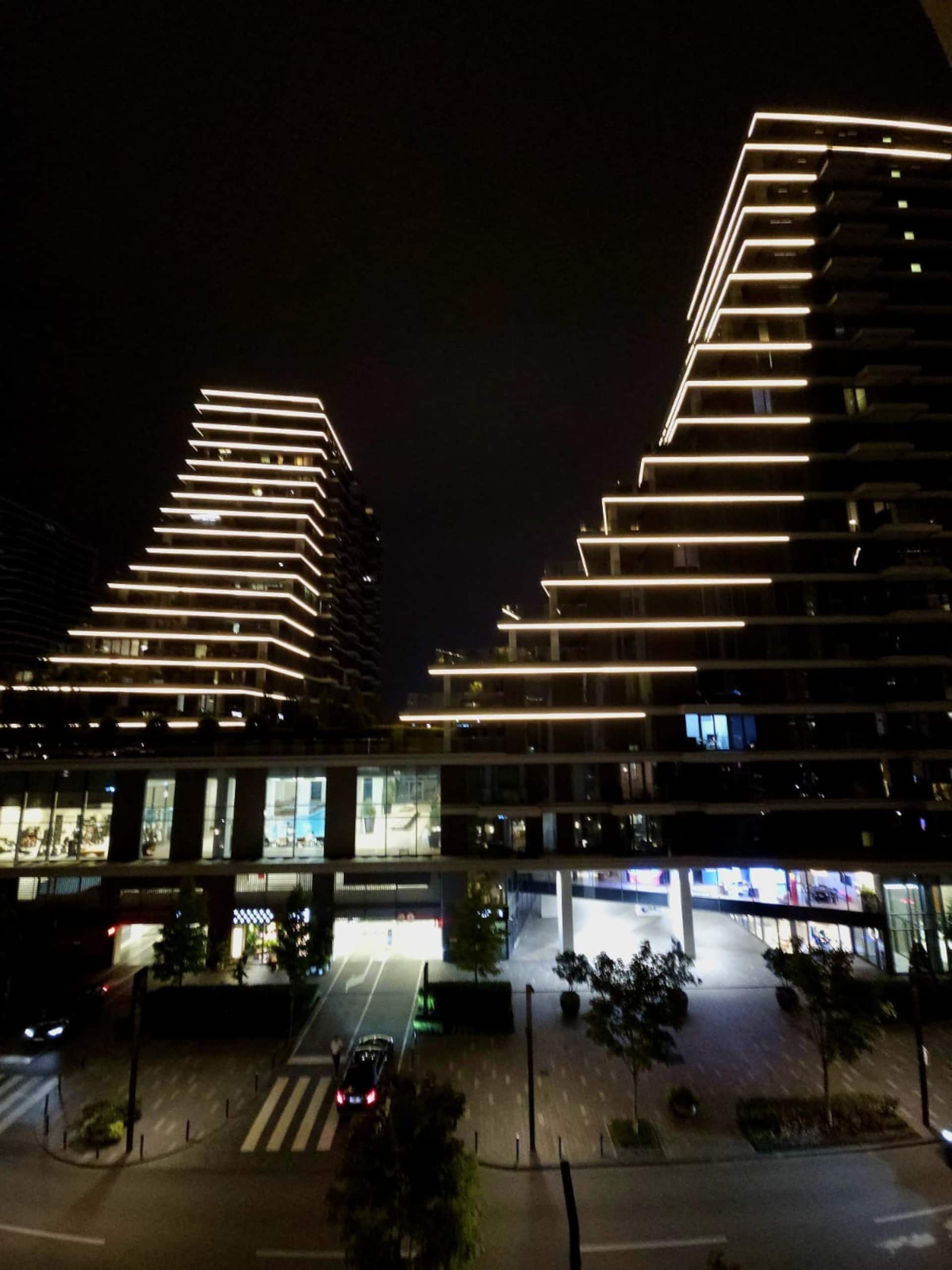 Luxury Waterfront Apartment w/ Parking