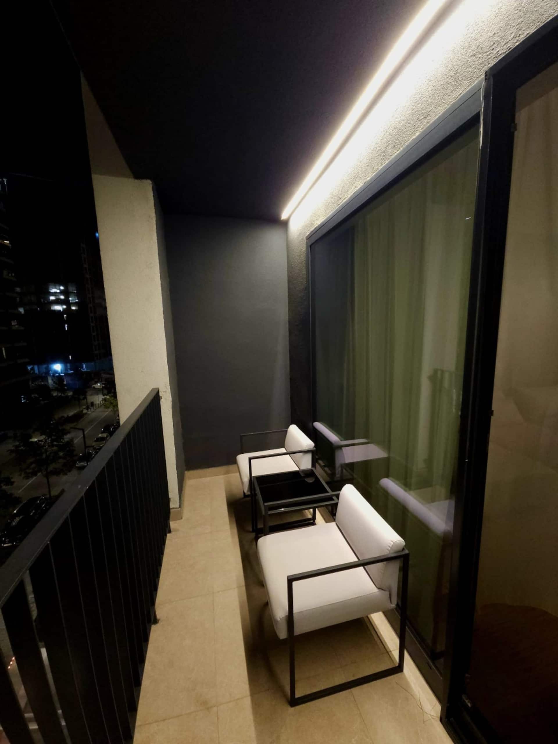 Luxury Waterfront Apartment w/ Parking — photo 5