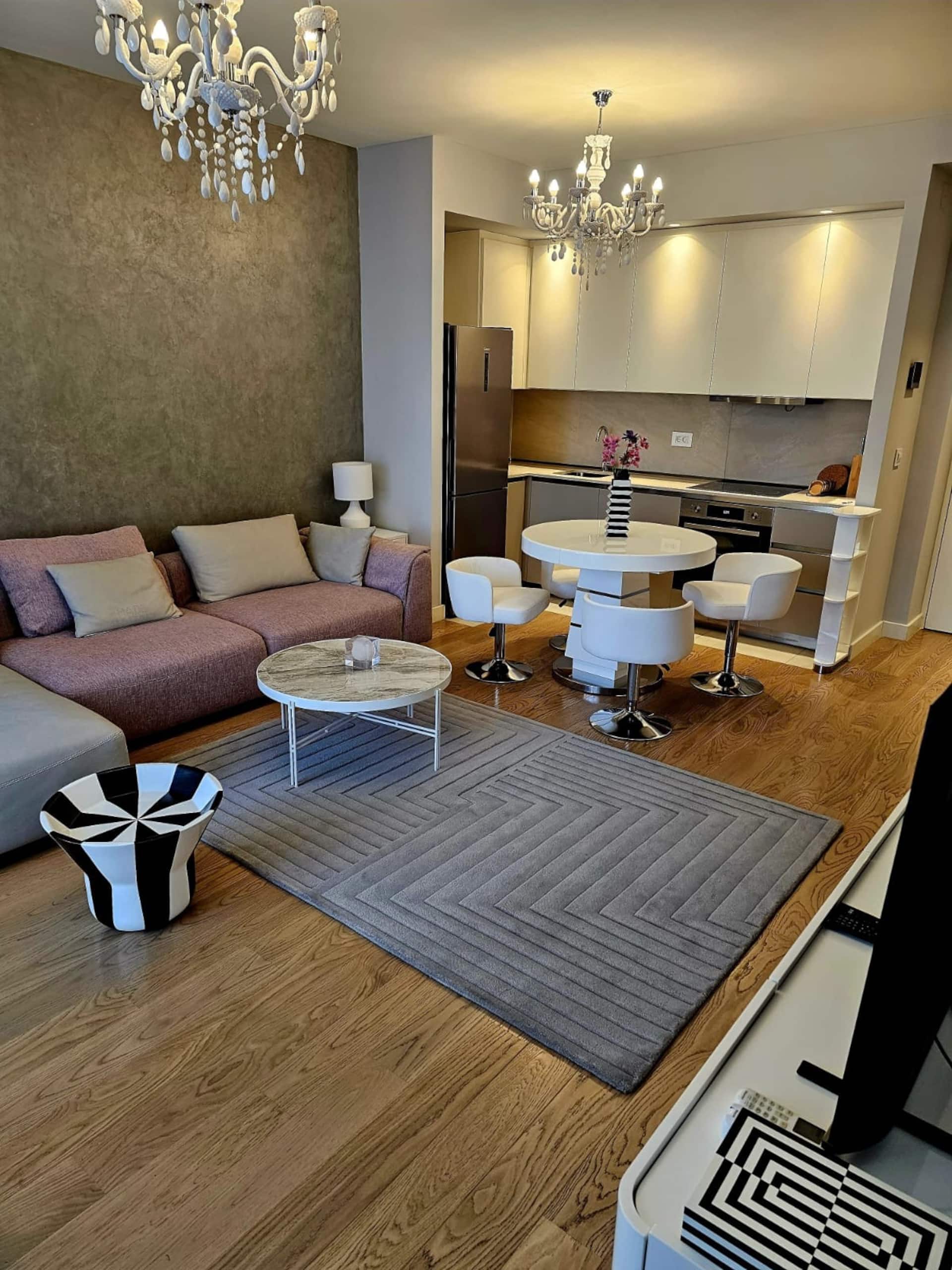 Luxury Waterfront Apartment w/ Parking — photo 2