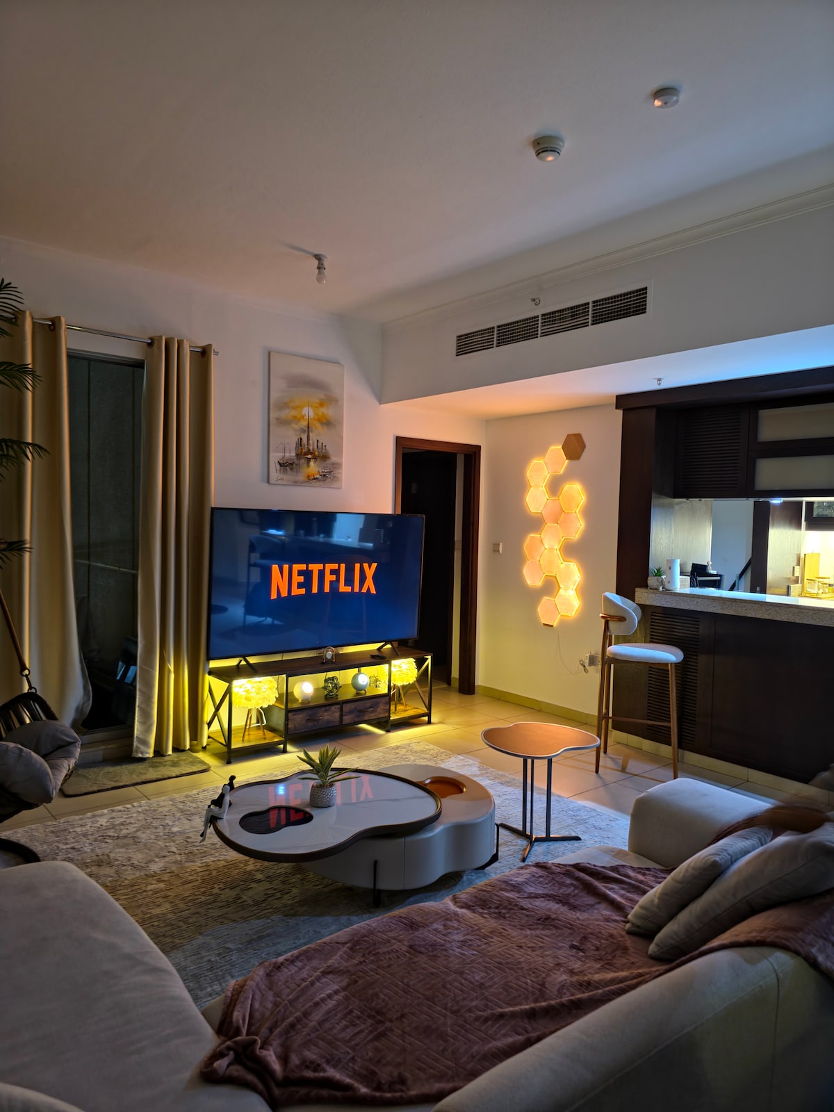 2 Bedroom Furnished Apartment with Fountain View · IV 4