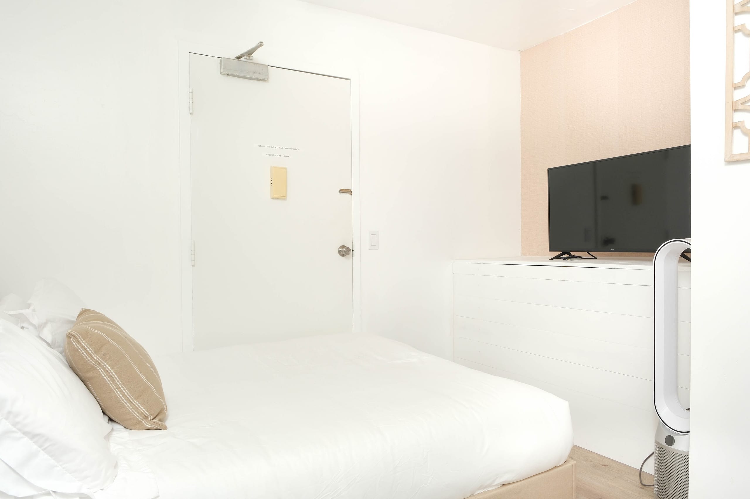 Boho Retreat in Heart of Waikiki Walk to the Beach - Image 11