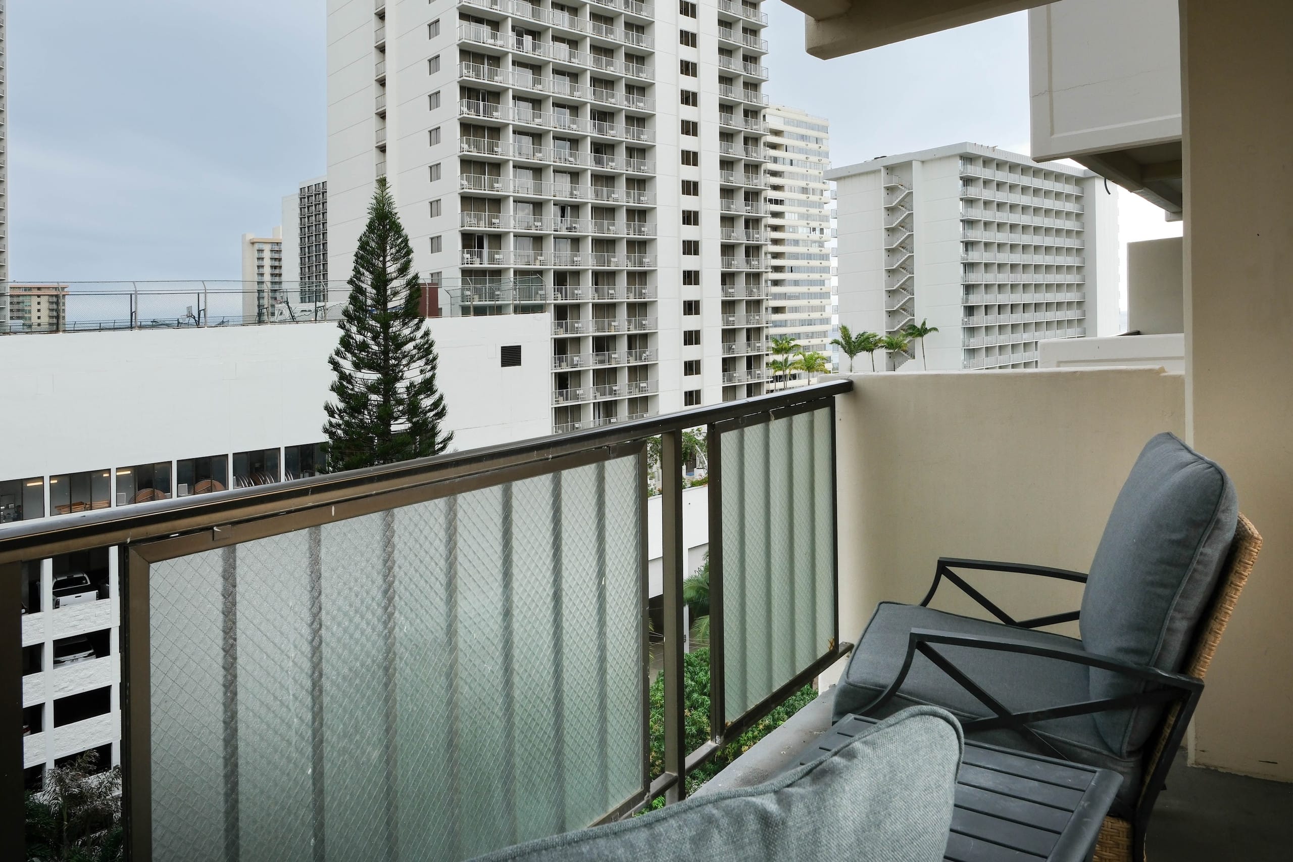 Boho Retreat in Heart of Waikiki Walk to the Beach - Image 23