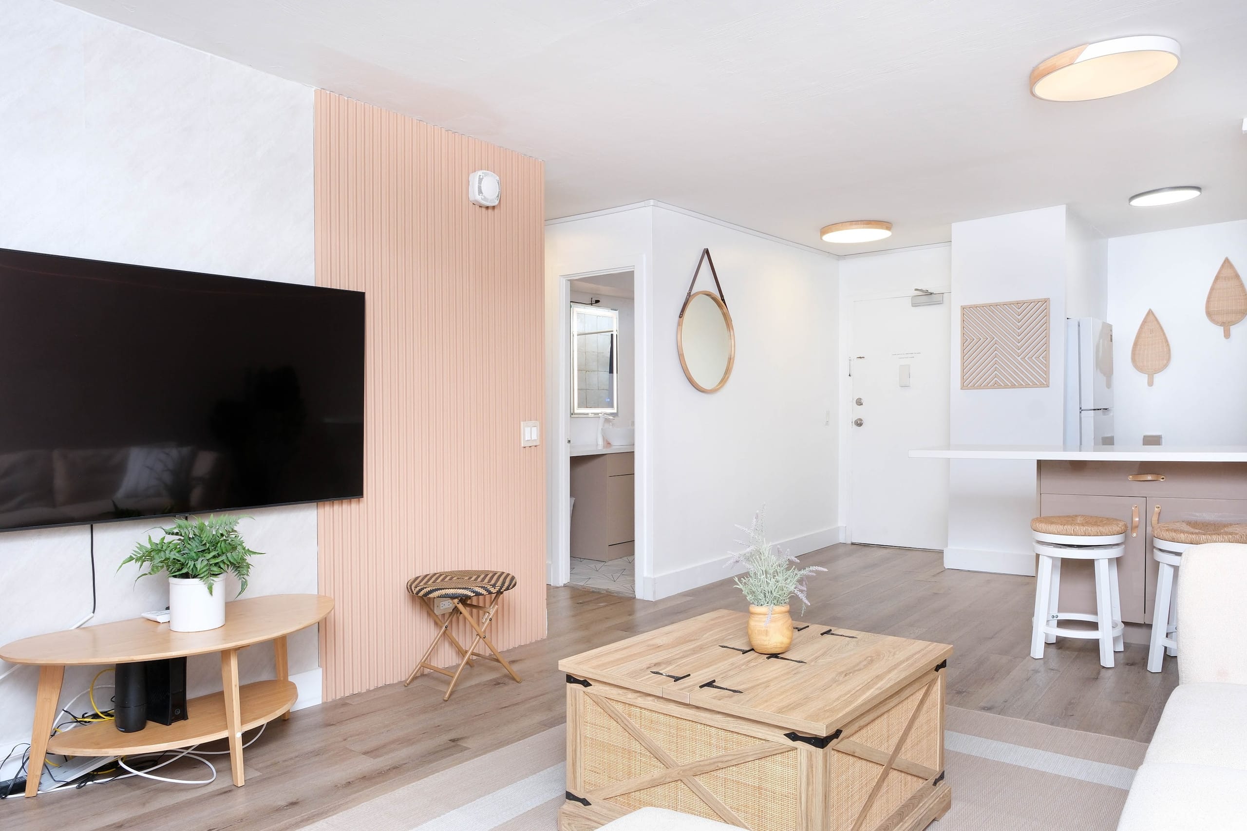 Boho Retreat in Heart of Waikiki Walk to the Beach - Image 2