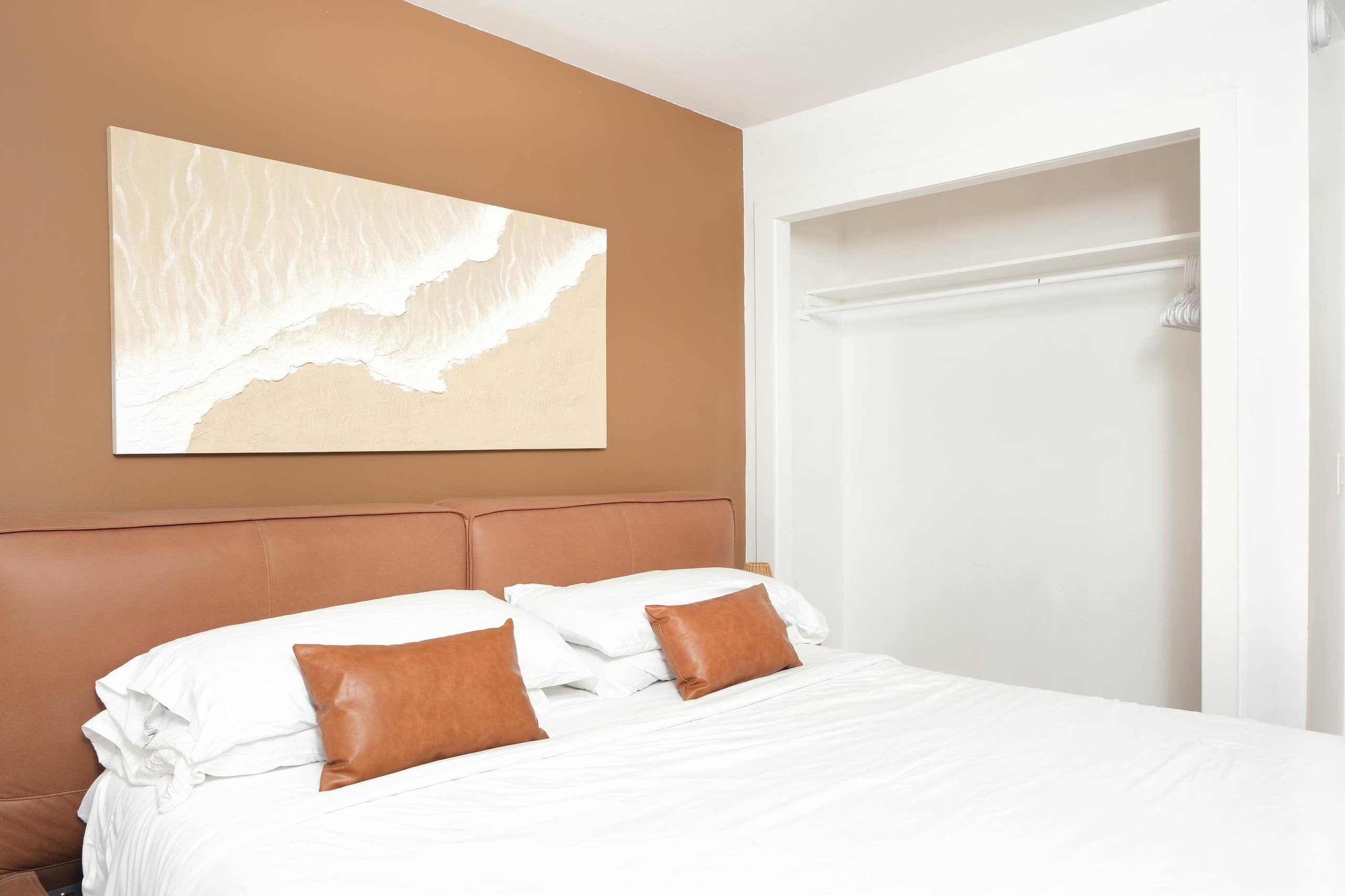 Boho Retreat in Heart of Waikiki Walk to the Beach - Image 26