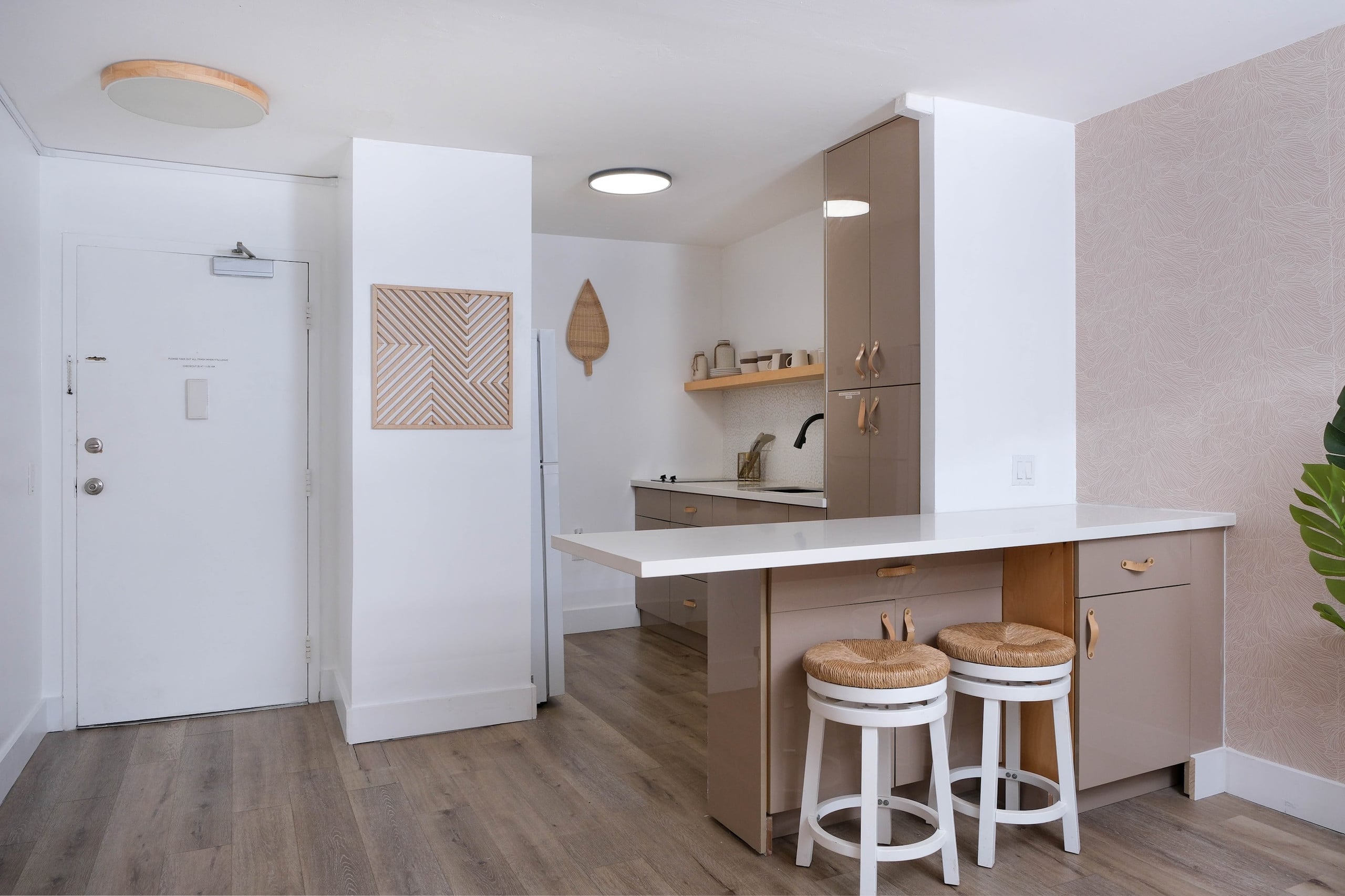 Boho Retreat in Heart of Waikiki Walk to the Beach - Image 6