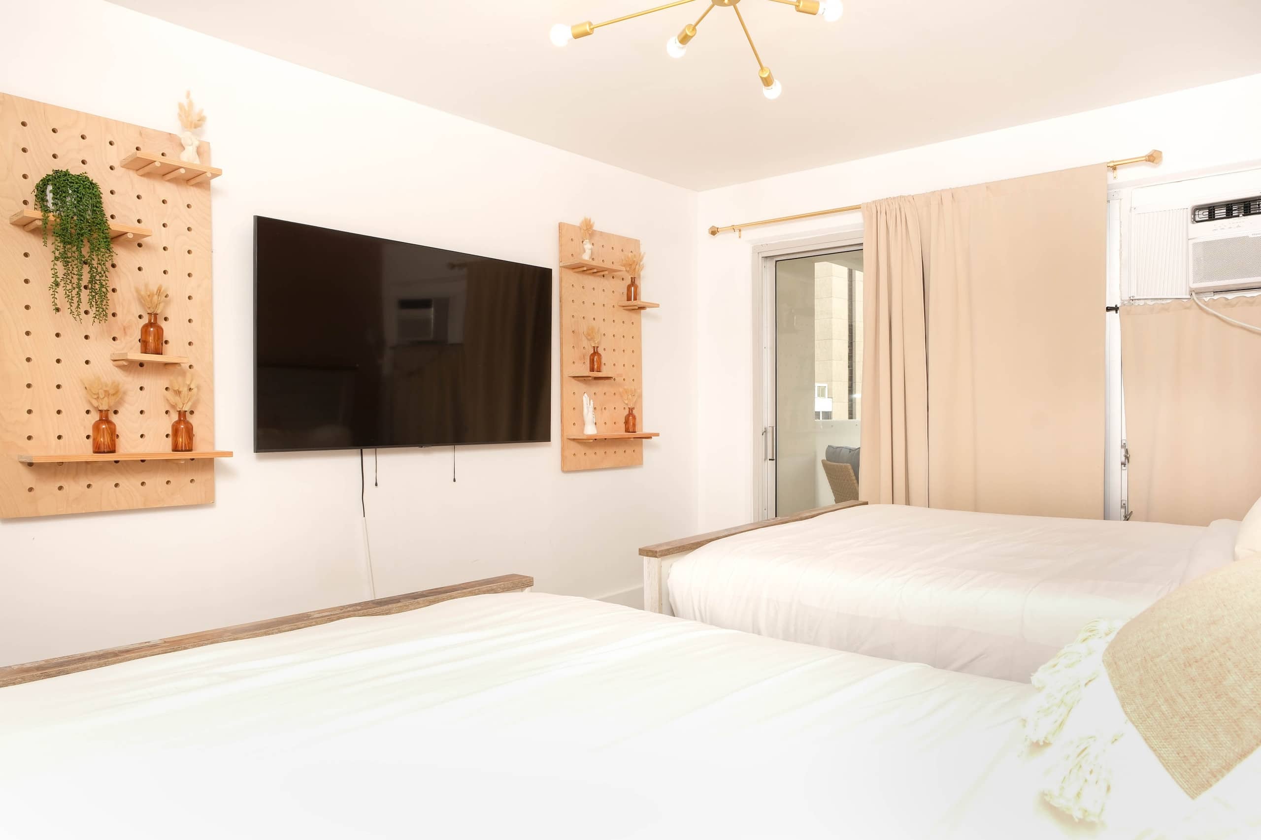 Boho Retreat in Heart of Waikiki Walk to the Beach - Image 27