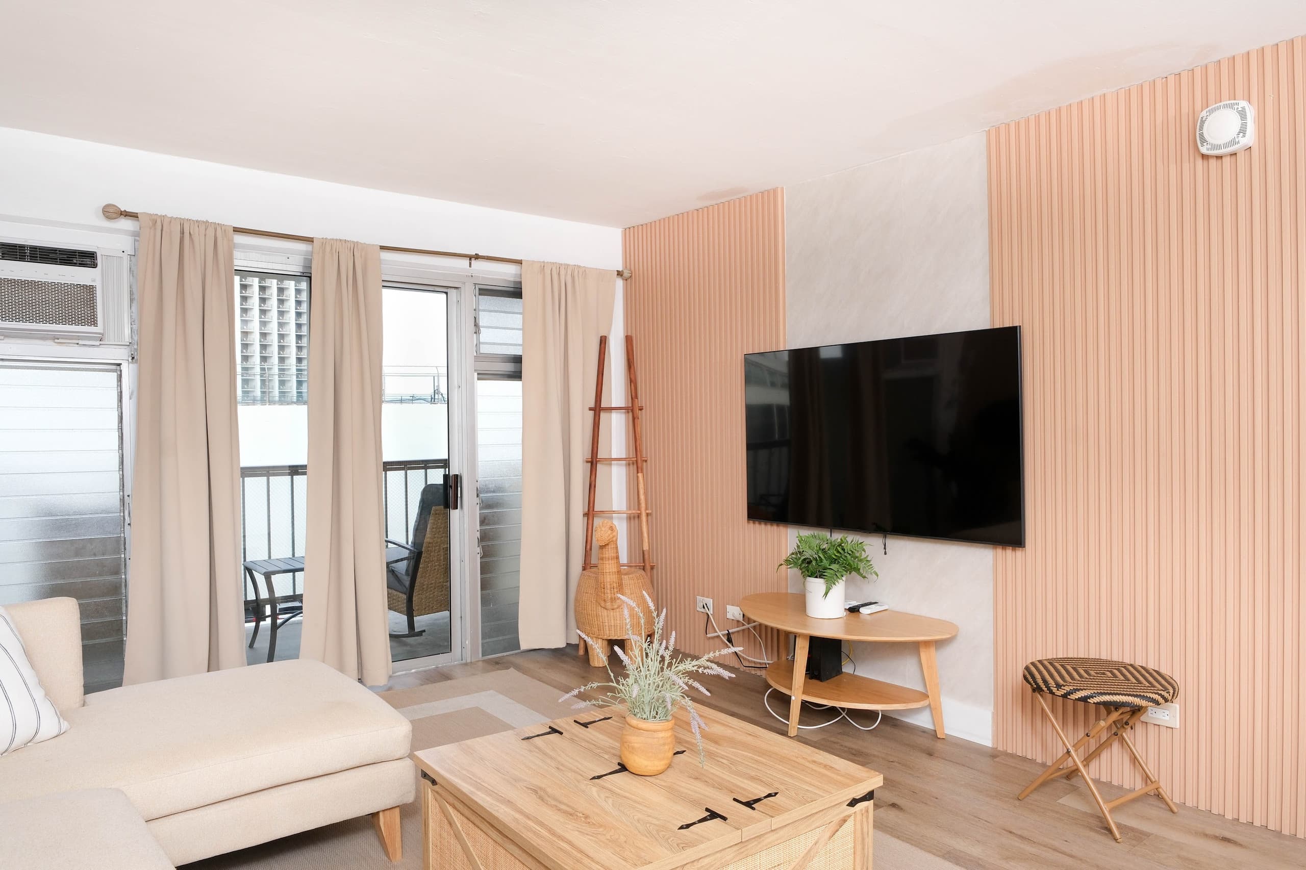 Boho Retreat in Heart of Waikiki Walk to the Beach - Image 4