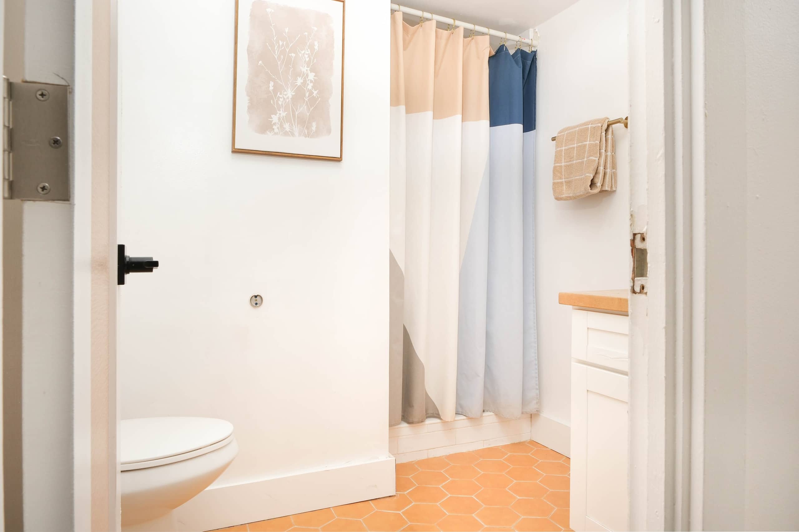 Boho Retreat in Heart of Waikiki Walk to the Beach - Image 18