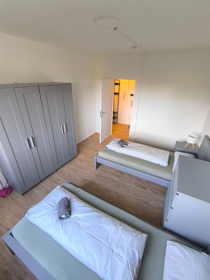 Schlafzimmer 1