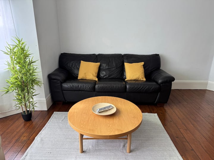 Leigh-on-sea Coastal Haven - Relaxing & Work-ready - Westcliff-on-Sea