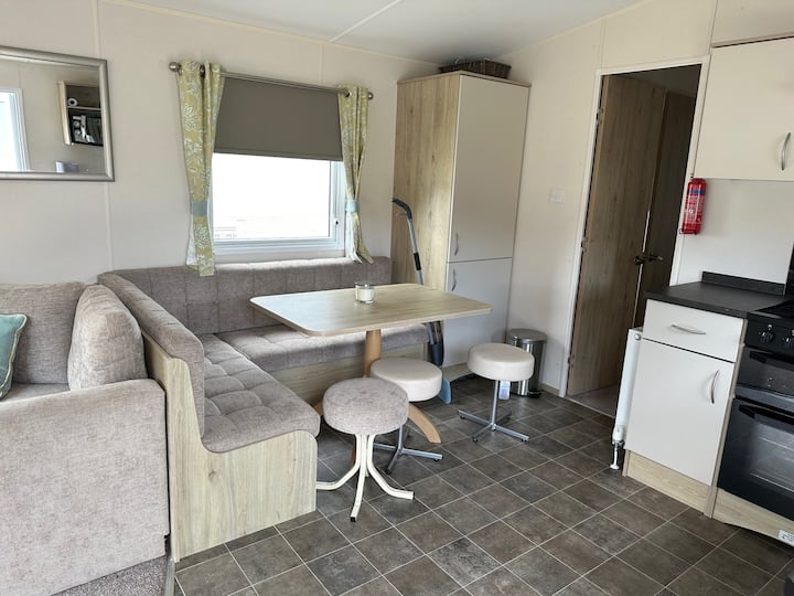 Cosy Caravan - Family Getaway Near Beach! - Milford on sea