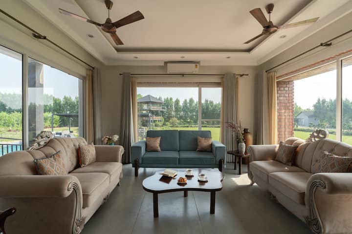 Stayvista At Villa Aera W/ Pool, Lawn - New Chandigarh