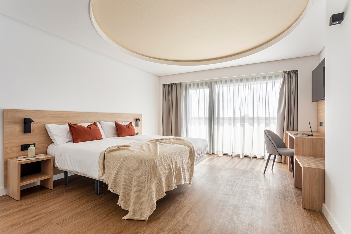 Popular Airbnb listing: Double superior room in Valencia Feria in Pobles De L'oest