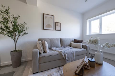 Top performing Airbnb: Stylish 1BR Flat I Sleeps 3 I Fast Wi-Fi & Parking in Wilmington