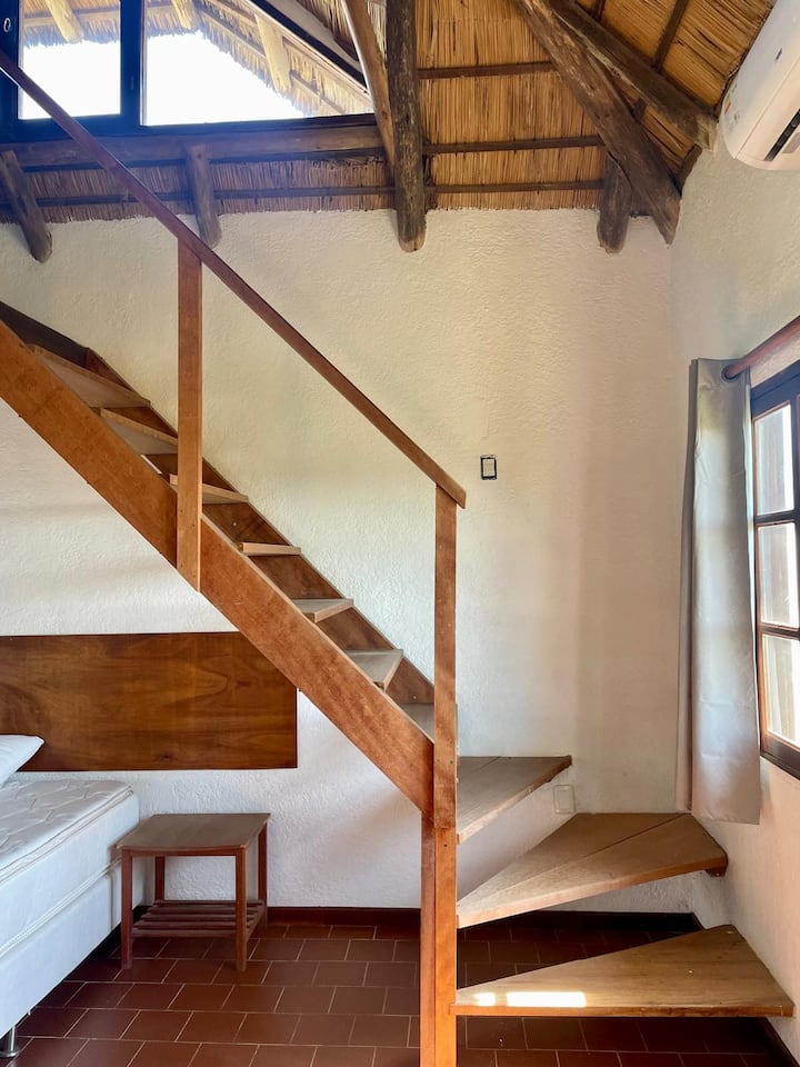 Prizemlje i pristup na najviši kat trokrevetne sobe visoke klase s pogledom na ocean