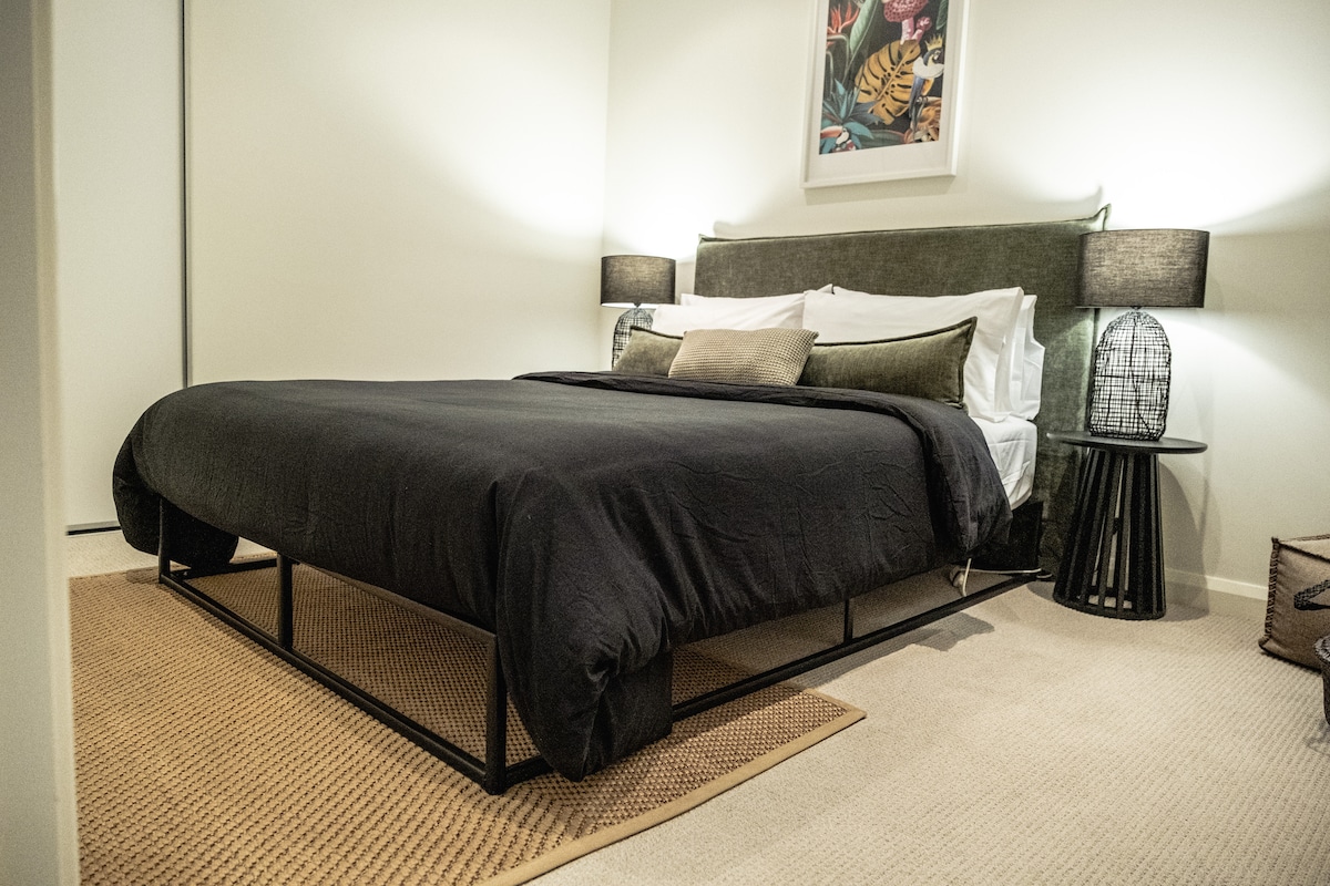 Кревет 3 - брачен кревет (широк 150 - 179 см