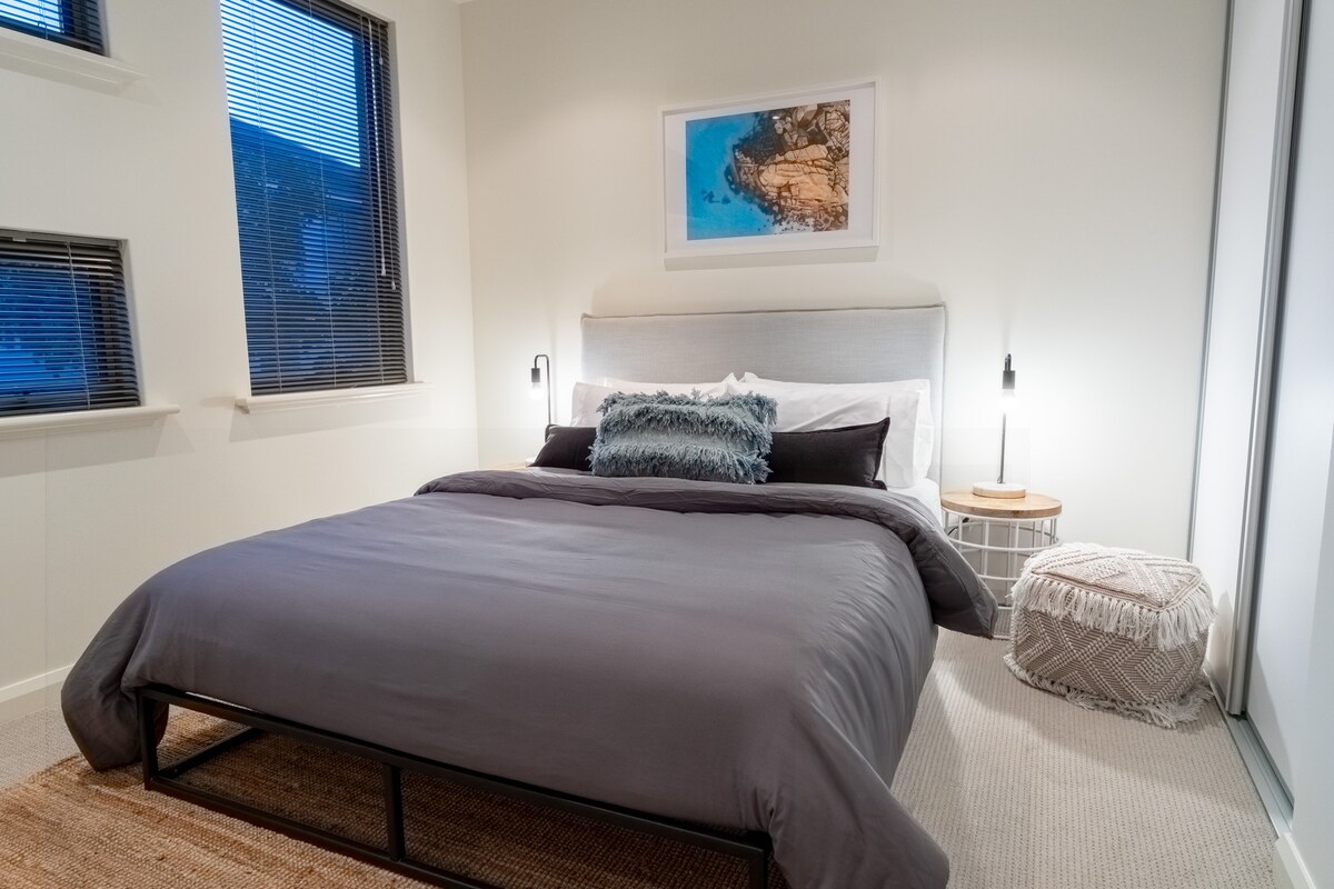 Кревет 2 - брачен кревет (широк 180 - 180 -