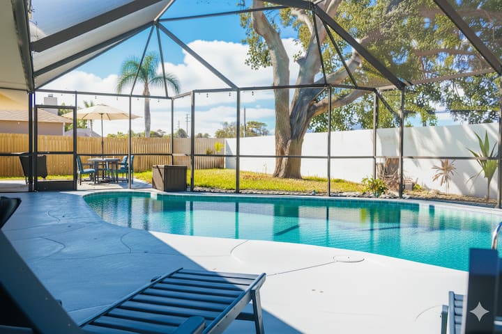 Palm & Petal Oasis near USSSA | Free Heated Pool