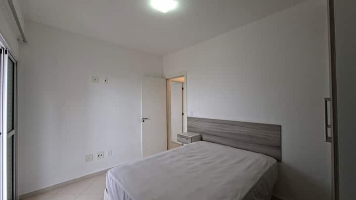 მე‑2 საძინებელი აივნით, რომლიდანაც ზღვა იკვეთება