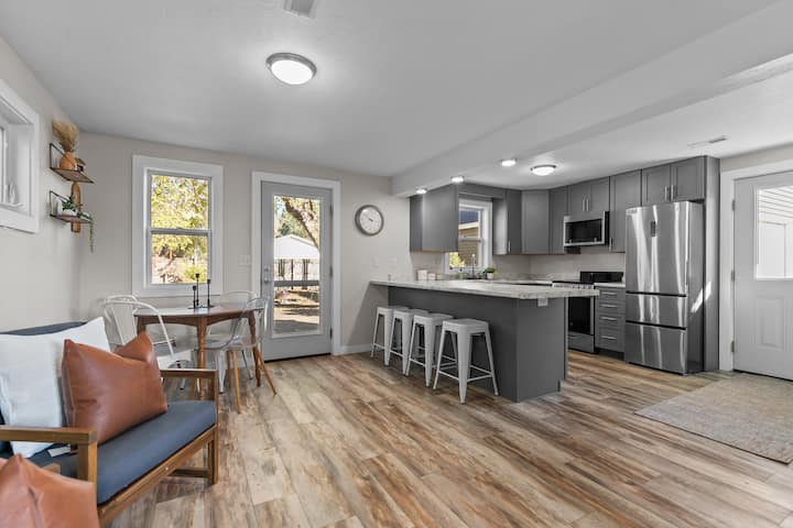 Cute + Cozy 1BR Home • Near Downtown + Hospitals - Houses for Rent in ...