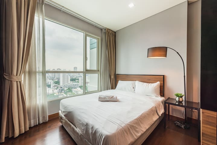 Bangkok Bliss | 1BR Near BTS | Fiber | Pool & Gym
