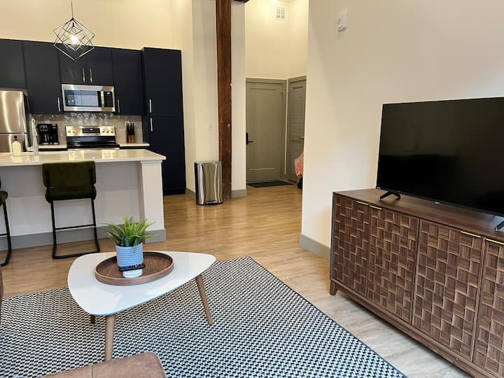 Brick & Bed - Stunning Riverfront Loft - San Luis