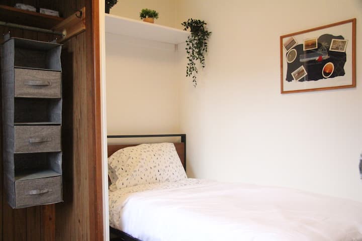 საძინებელი 3