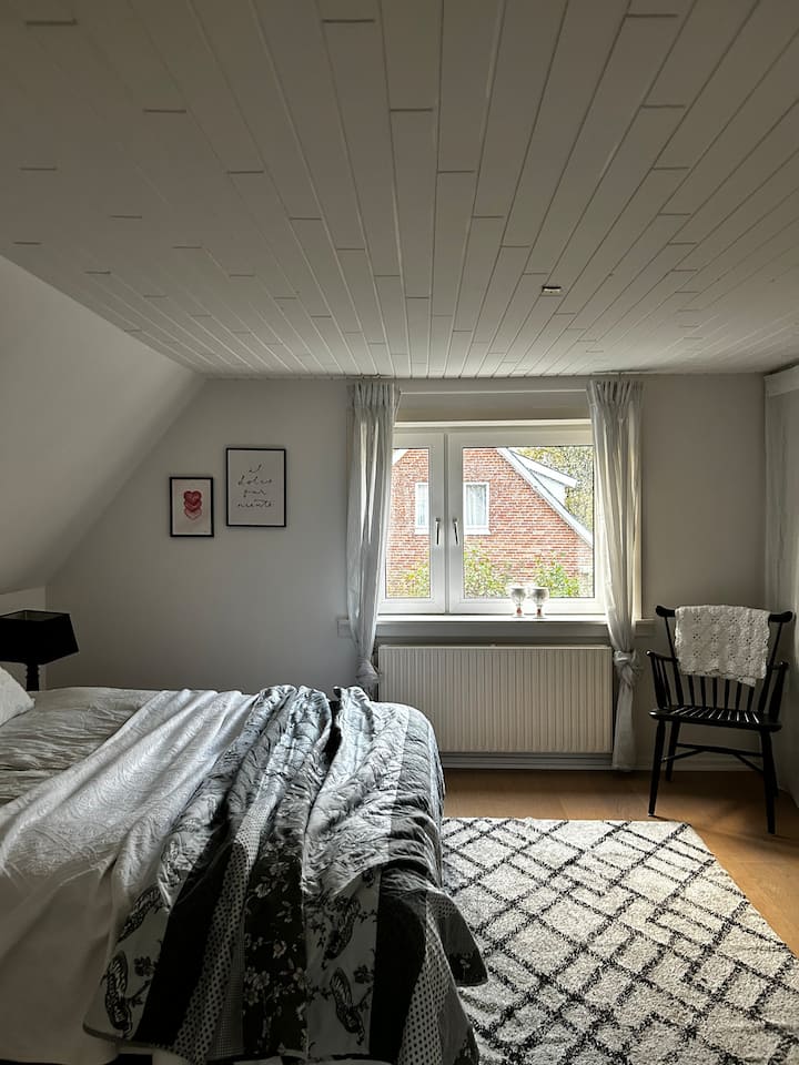 Schlafzimmer 1