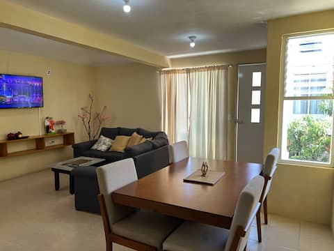 Excellent for 7 people near the airport. Factura
