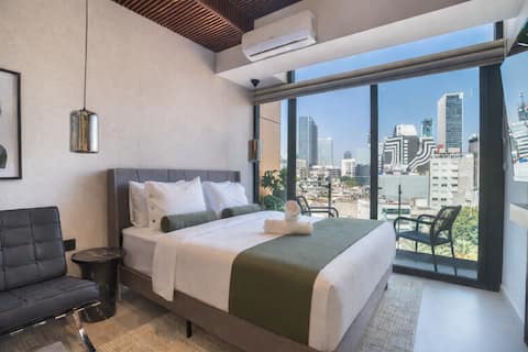 Premium Roma: A/C, City Views, Balcony, Gym & Roof