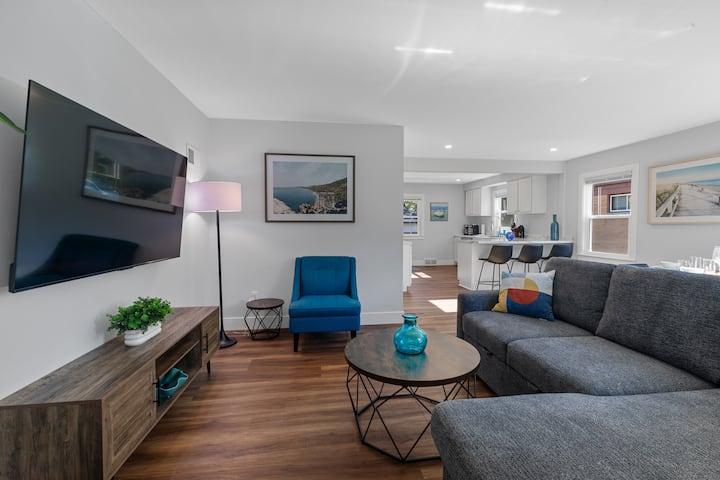 The Brightside Parisian Retreat! - Near The Lake - Sheboygan, WI