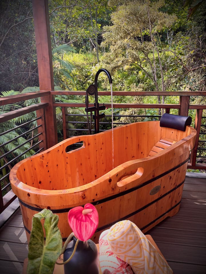 Underground sea 、Tropical、Bayou Private Waterfall Escape | Furo Tub/Outdoor Shower - Cottages for