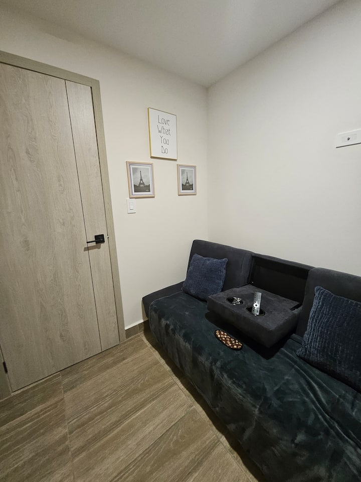 Sofa bed, with cup holder, fan and 32-inch Smart TV. Here you can rest comfortably or work in private. Use the furniture as it suits you best