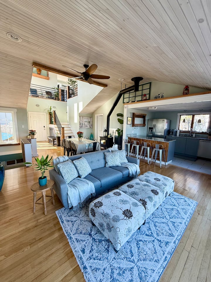 New Bedford Coastal Retreat Sleeps 11 | 4br/3ba - New Bedford, MA