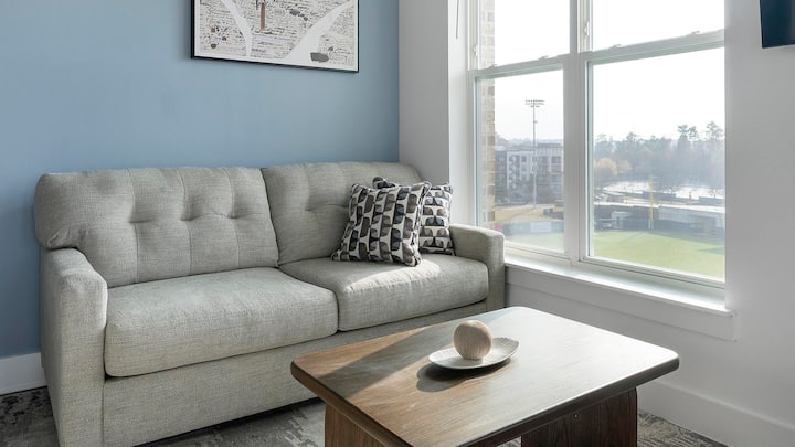 Landing | Chic 1bd, Game Room, Gym - ブフォード, GA