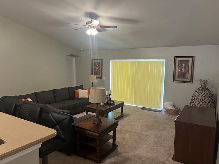 Lovely Home In Quiet Neighborhood. Sleeps 8. - DeLand, FL
