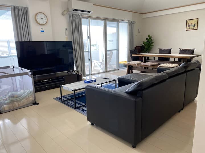 ＷＨＩＴＥＨＩＬＬＳ　
広々としたお部屋。ゆっくりした時間が過ごせます。 - Naha