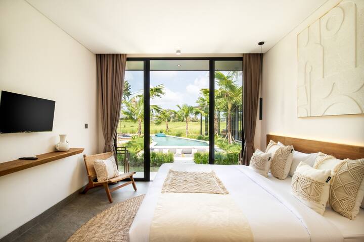 Villa Aglaia: 3BR Ricefield View Pool Ubud