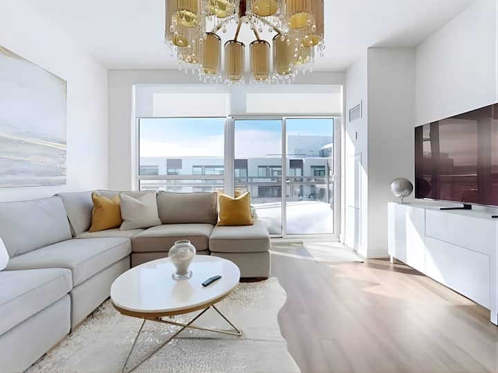 Lakeside Luxury Penthouse @ Friday Harbour Resort - Innisfil