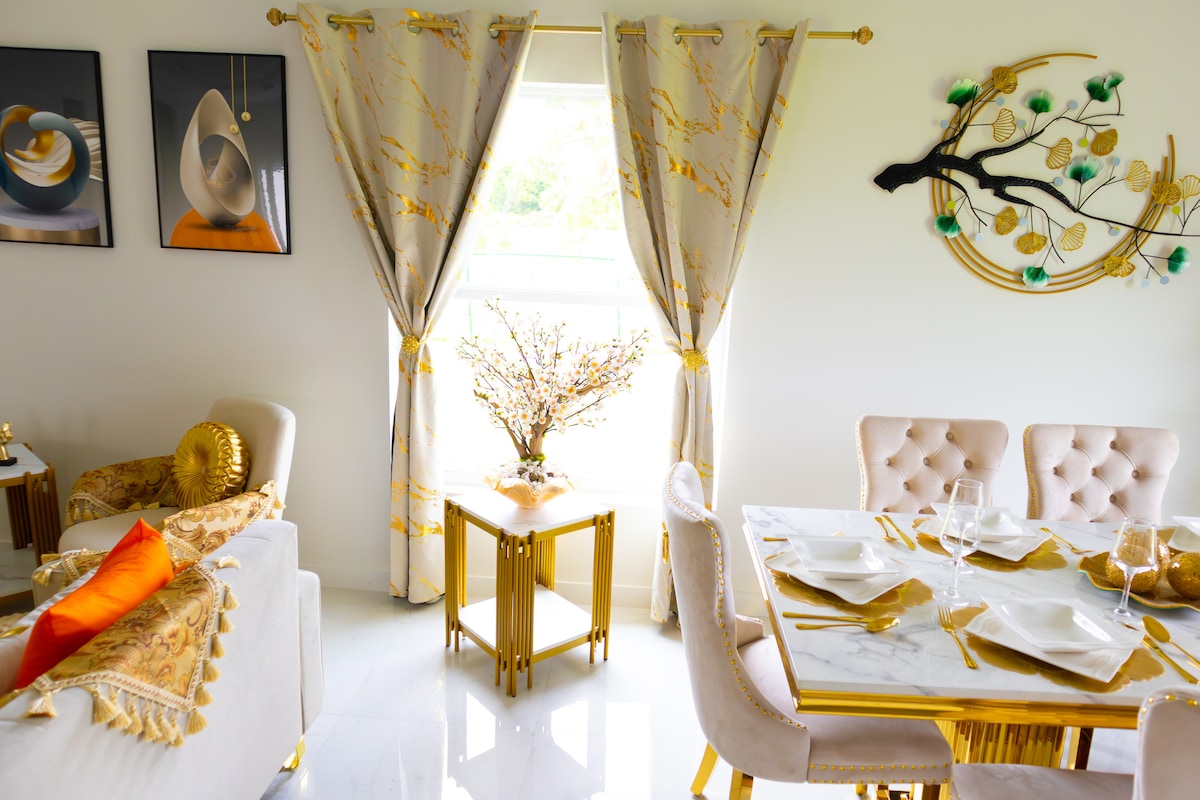 Popular Airbnb listing: Coastal Retreat | Hot Tub | 8 ppl 5 min Gasparilla in Punta Gorda